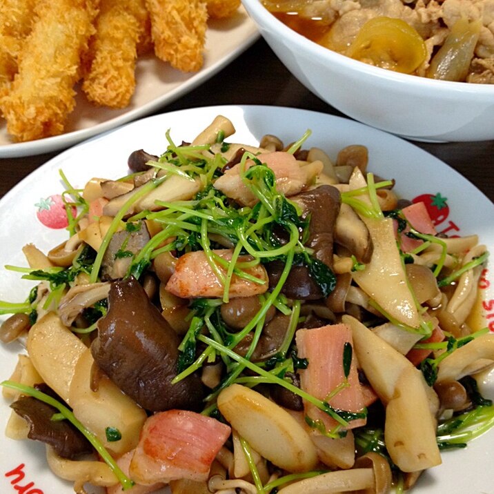 きのこと青菜のバター醤油炒めです☆旬の恵みを丸々♪